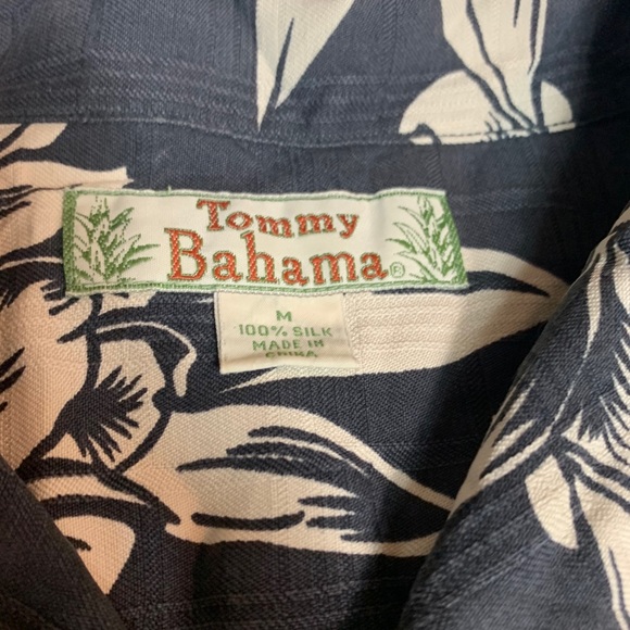 Tommy Bahama Black and White Button Down Size M - Picture 2 of 6